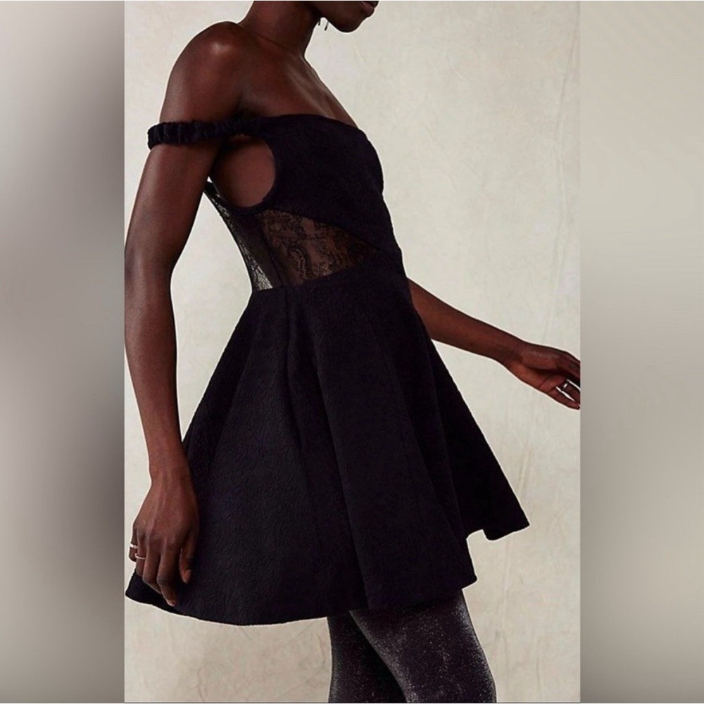 Free People Brooklyn Mini Dress Size XS Black Lace Robe‎ Courte Off Shoulder